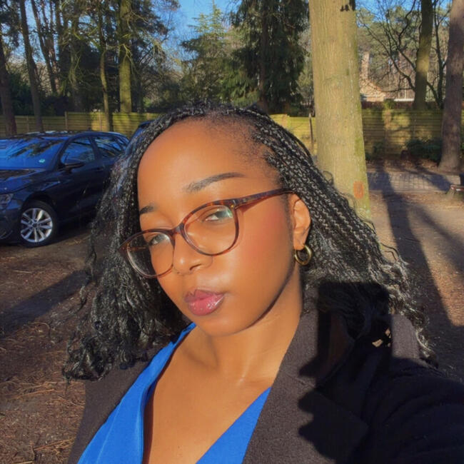 Babysitter in La Louvière: Colette