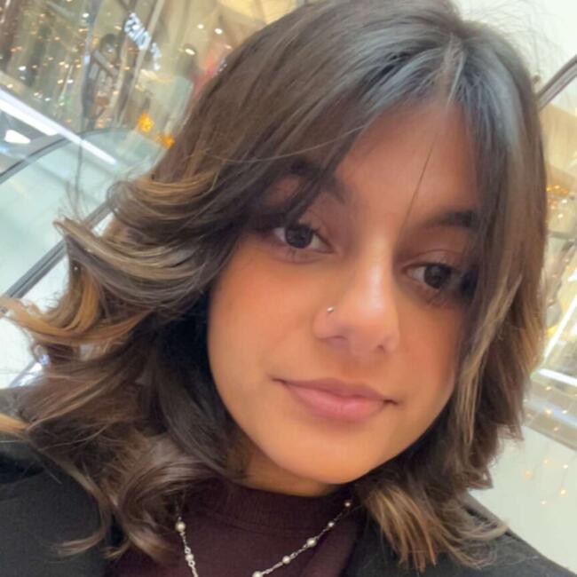 Babysitter in Champs-sur-Marne: Inès