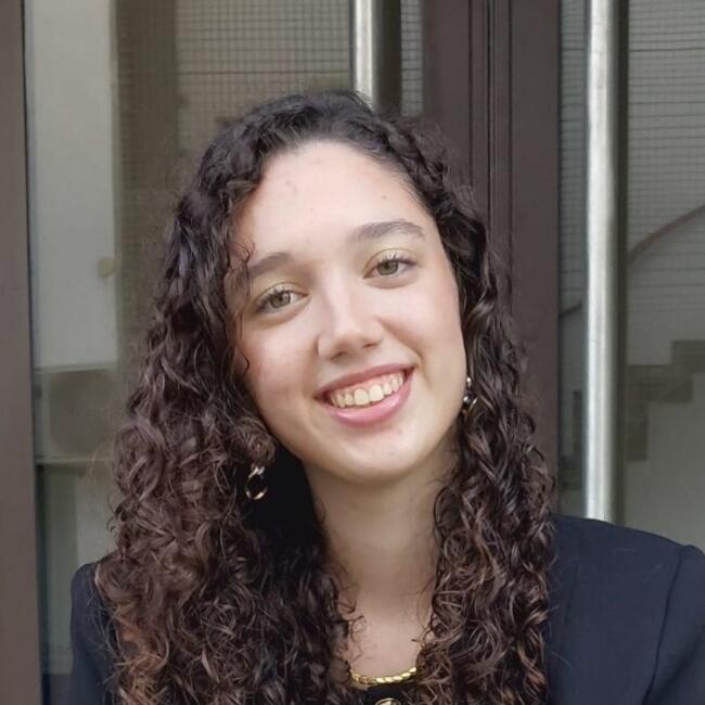 Babysitter em Almada: Joana