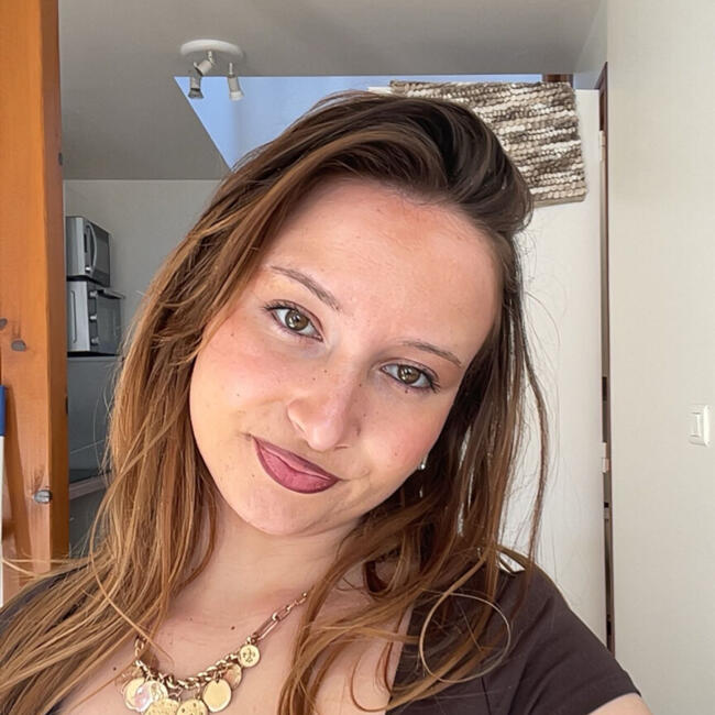 Babysitter in Le Mans: Debora