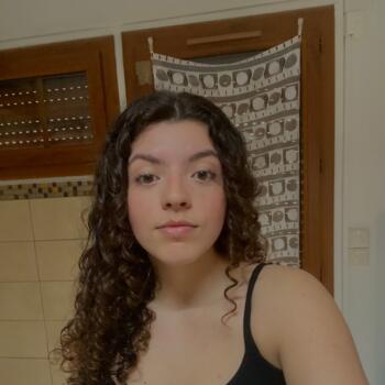 Babysitter in Pessac: Angelina