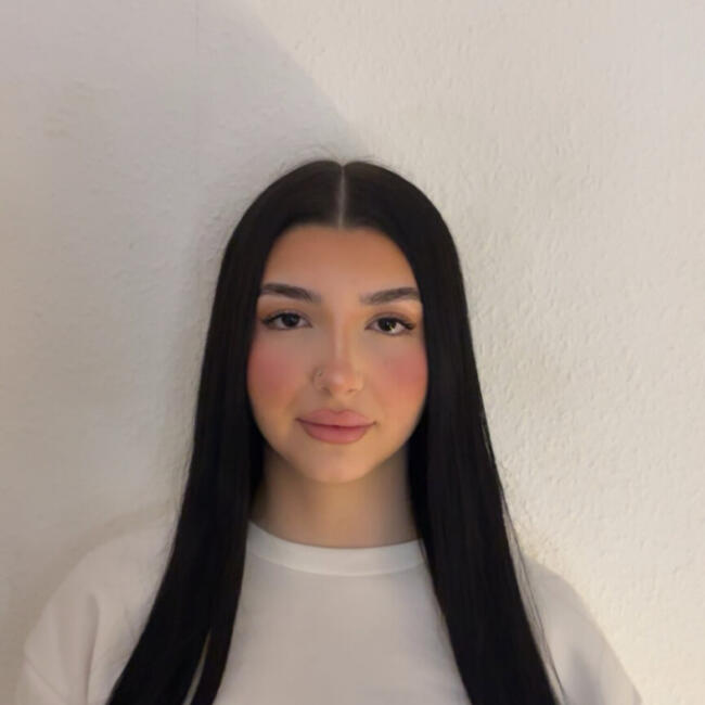 Babysitter in Chêne-Bourg: Emma