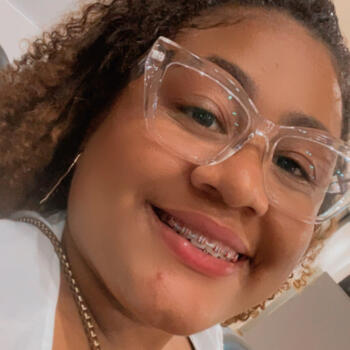 Babysitter in Salvador: Bruna