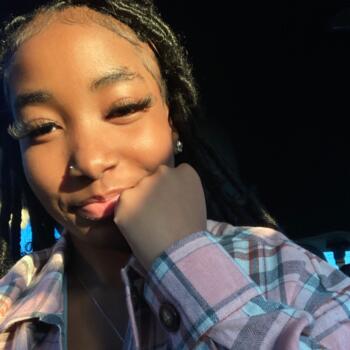 Babysitter in New Bedford: Jahdeyssah