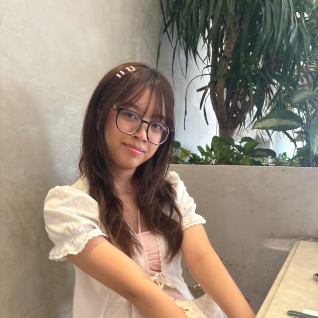 Babysitter in Singapore: Sophie