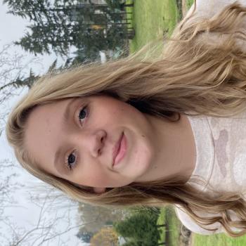 Babysitter in Oregon City: Elise