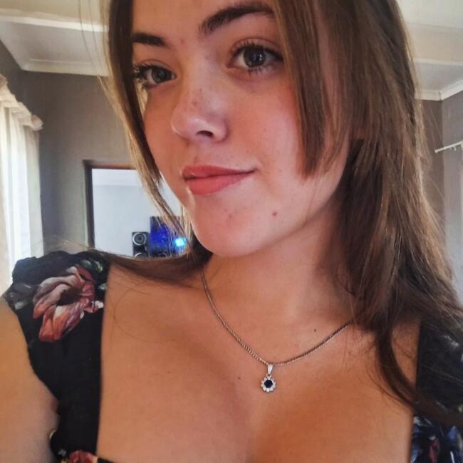 Babysitter in Alberton: Katie lee