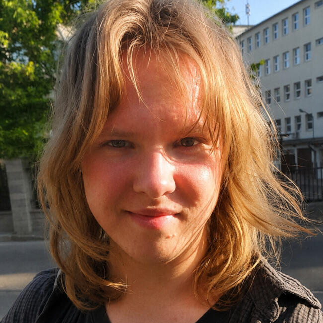 Babysitter in Bratislava: Elliesay