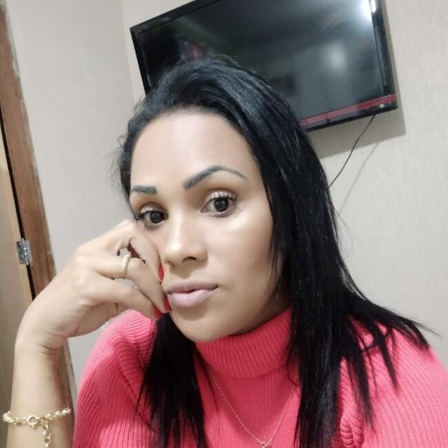 Babysitter in Brasília: Regiany