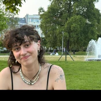 Babysitter in Brussels: Lola