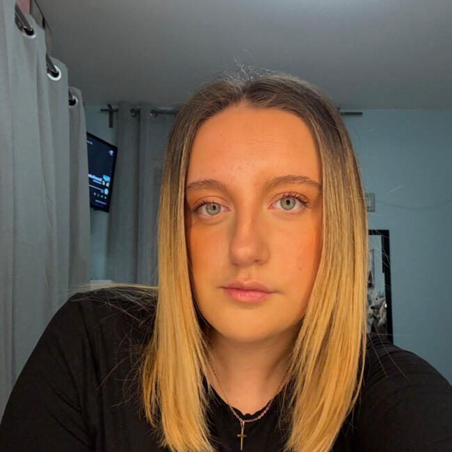 Babysitter in Saint-Alban-du-Rhône: Maeva