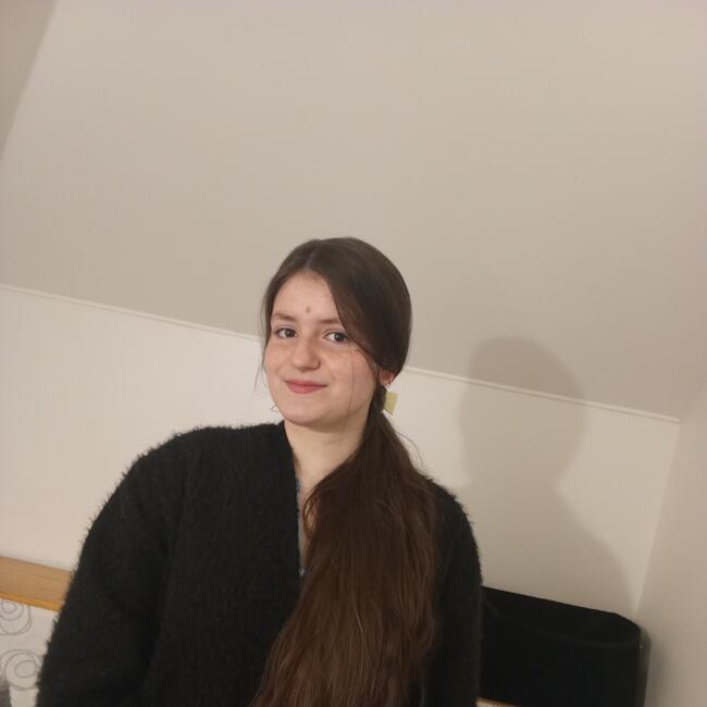 Babysitter in Coubron: Maryam