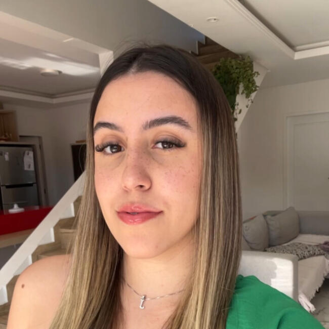 Babysitter in Joinville: Julia