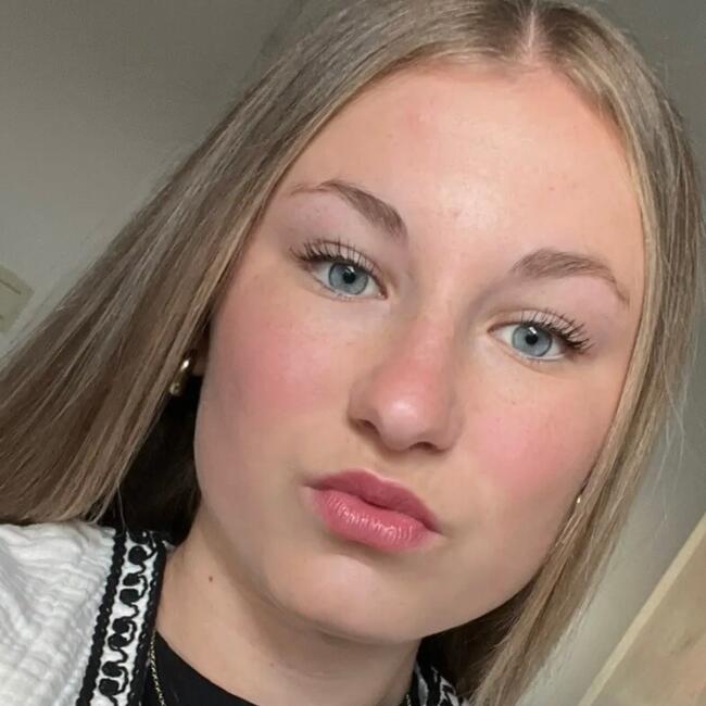 Babysitter in Plouégat-Guérand: Loelia