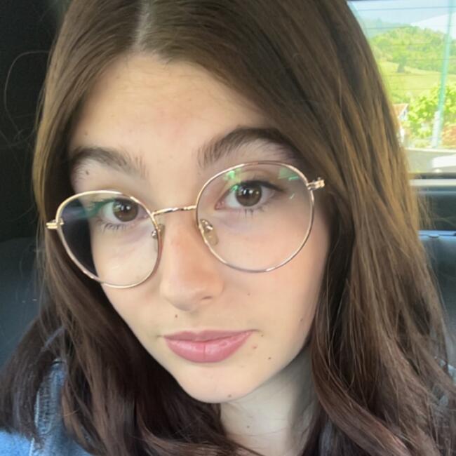 Babysitter in Cambo-les-Bains: Anais