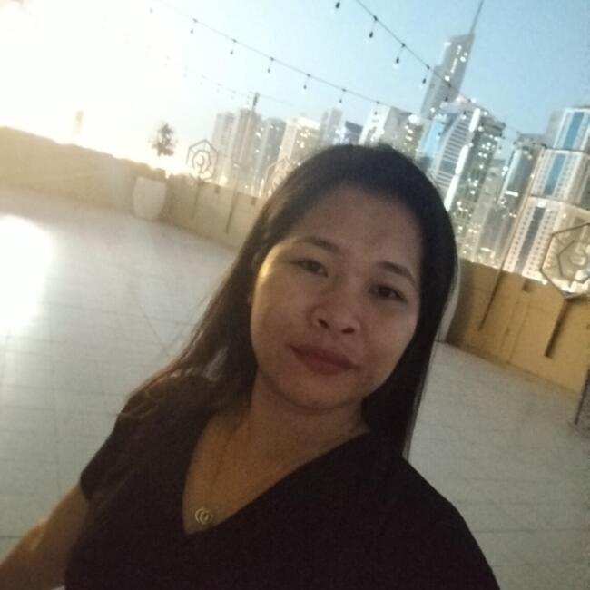 مربية أطفال في دبي: Tano