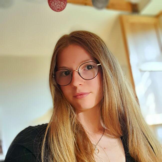 Babysitter in Saint-Médard-sur-Ille: Manon