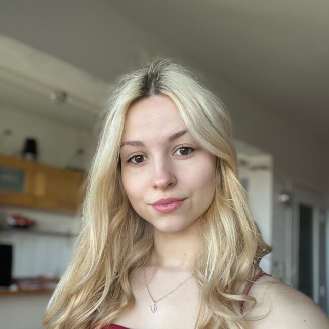 Babysitter in Woluwe-Saint-Lambert: Vénus