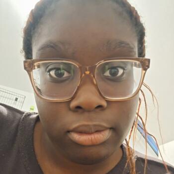 Babysitter in Villeneuve-la-Guyard: Lisa