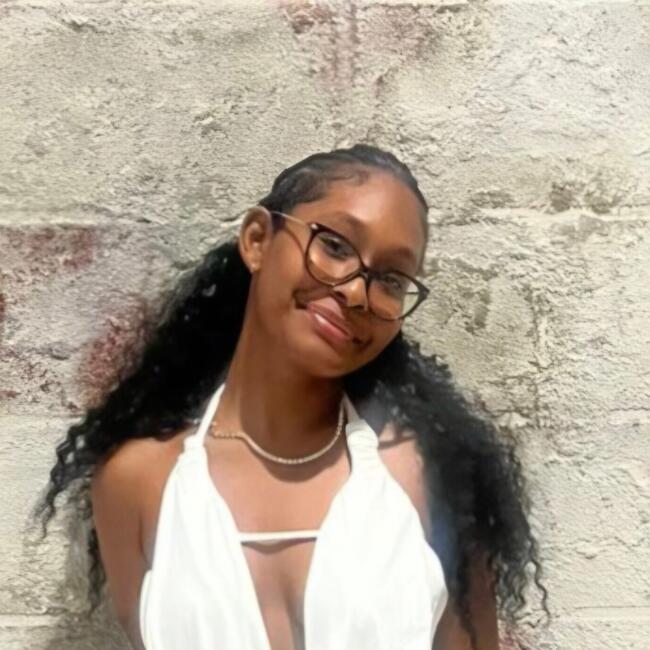 Babysitter in Port of Spain: Lexi