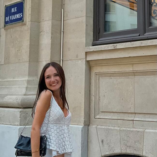 Babysitter in Carrières-sur-Seine: Angèle