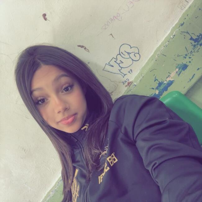 Babysitter in Praia Grande: Victoria