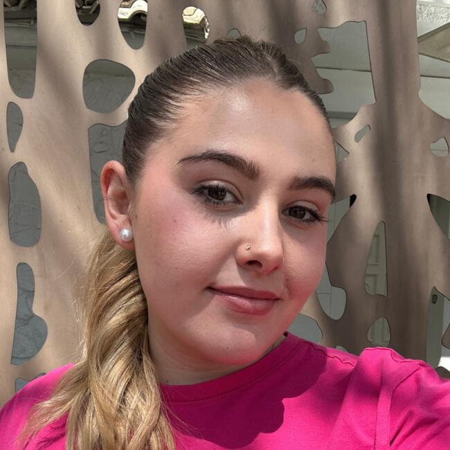 Babysitter in Llano de Brujas: Lucía