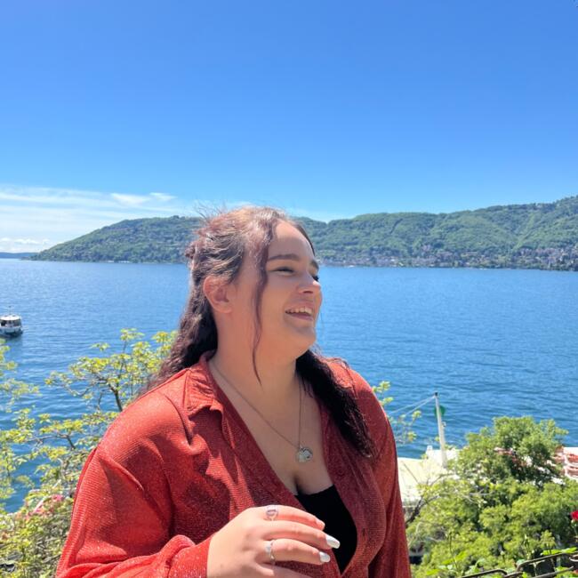 Babysitter in Grenoble: Maxine