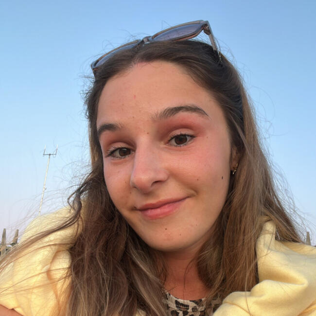 Babysitter in Fourques-sur-Garonne: Lola