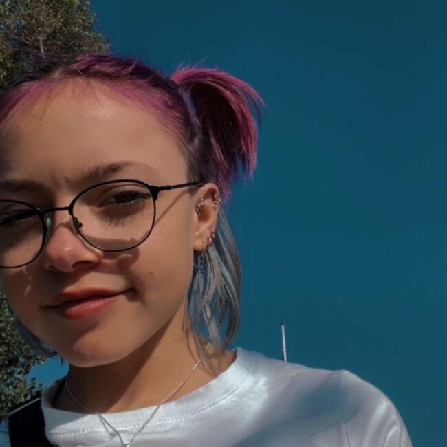 Babysitter in Attert: Nina