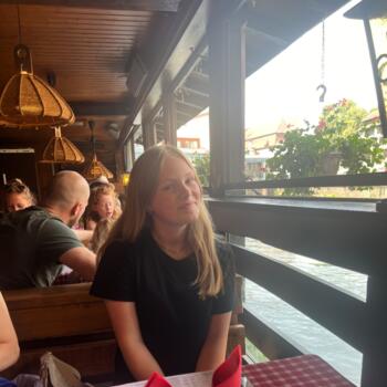 Babysitter in Antwerp: Olivia