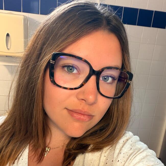 Babysitter in Les Trois-Pierres: Laurane