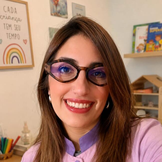 Babysitter in Embu das Artes: Amanda Magalhaes
