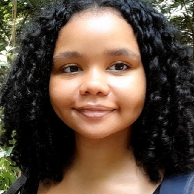 Babysitter in Brasília: Gabrielle de Souza Pinto