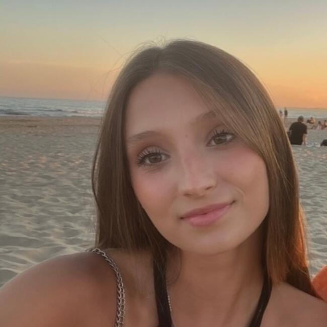 Babysitter in Lyon: Alyssa