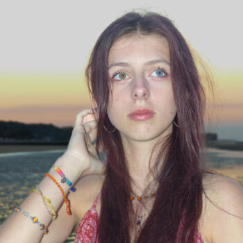 Babysitter in Petit-Couronne: Elyna