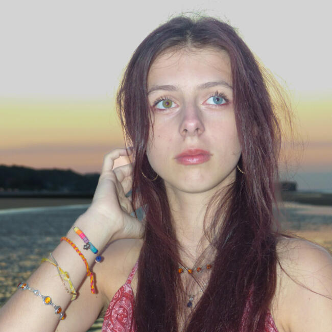 Babysitter in Petit-Couronne: Elyna