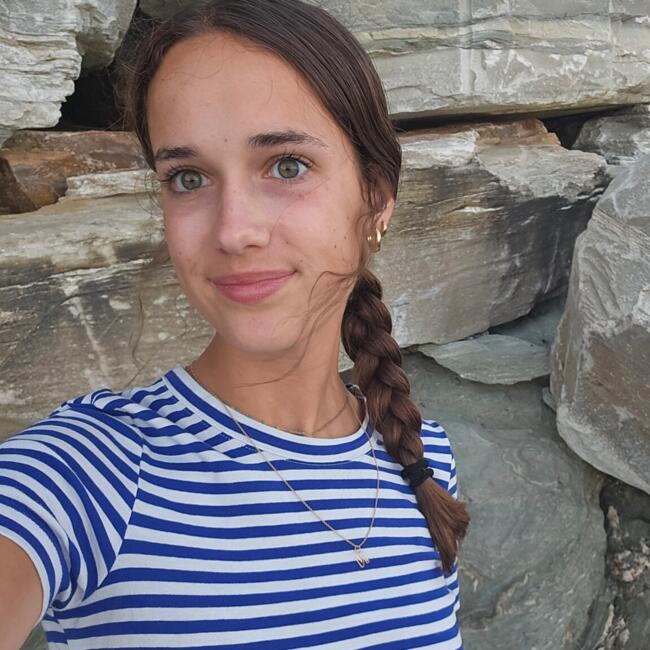 Babysitter in Injoux-Génissiat: Nina