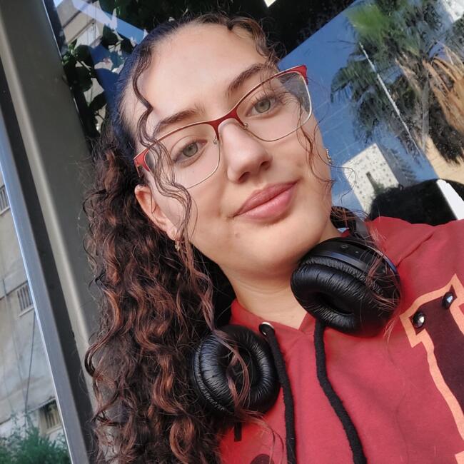 Babysitter in Netanya: אלה