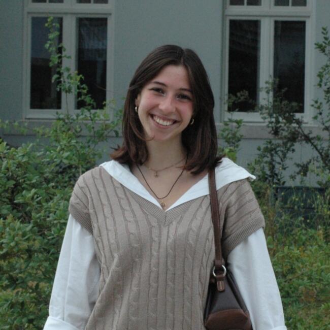 Babysitter em Évora: Sara