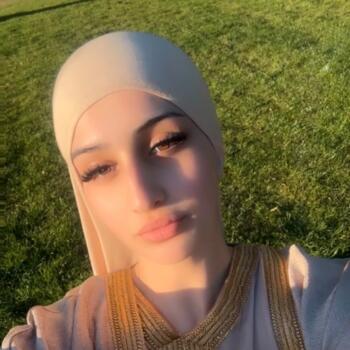 Babysitter in London: Halima