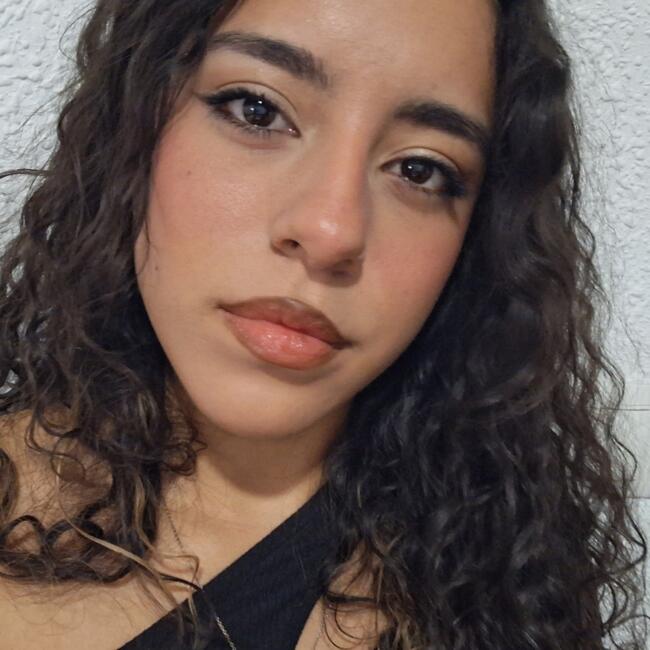 Canguro en Elda: Nicole