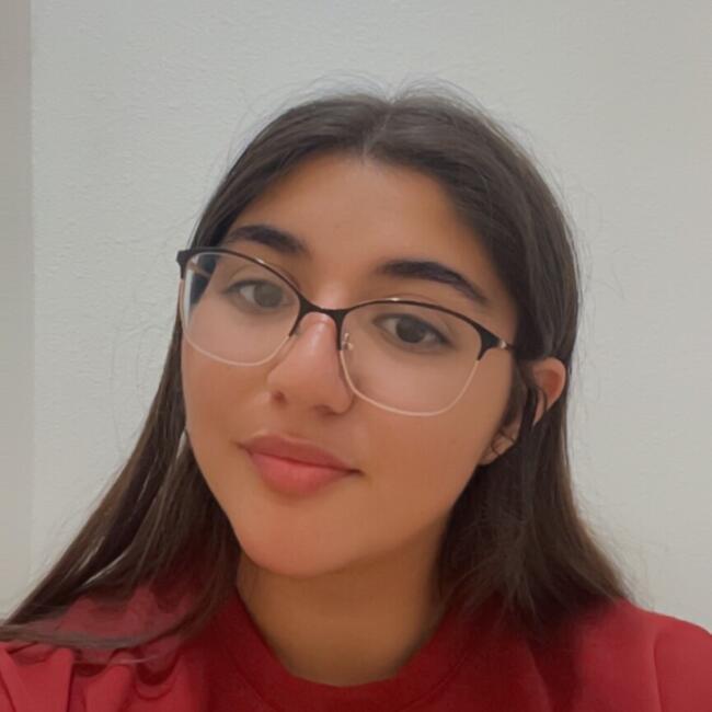 Babysitter in Bakersfield: Mia