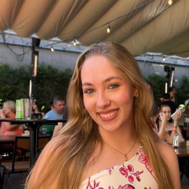 Babysitter in Curitiba: Sofia