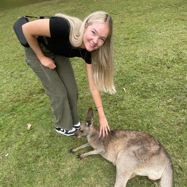 Babysitter in The Palms: Caitlin
