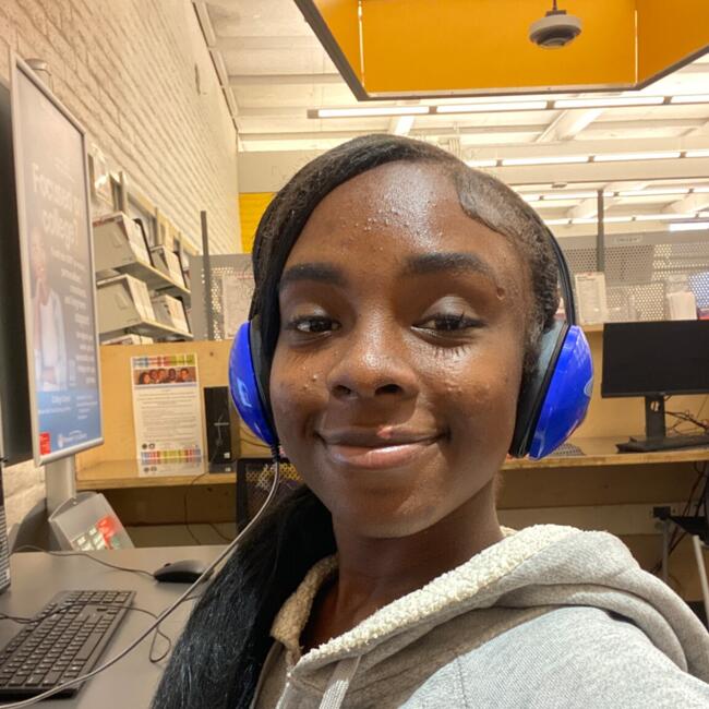 Babysitter in Phoenix: Leah