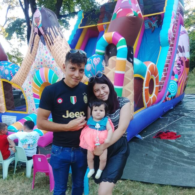 Job de babysitting în Șard: Rez