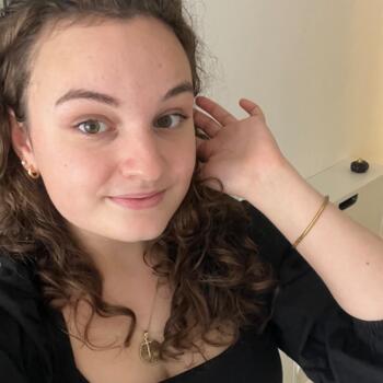 Bonă în Paris: Julie