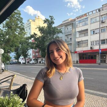 Babysitter em Belas: Amélia