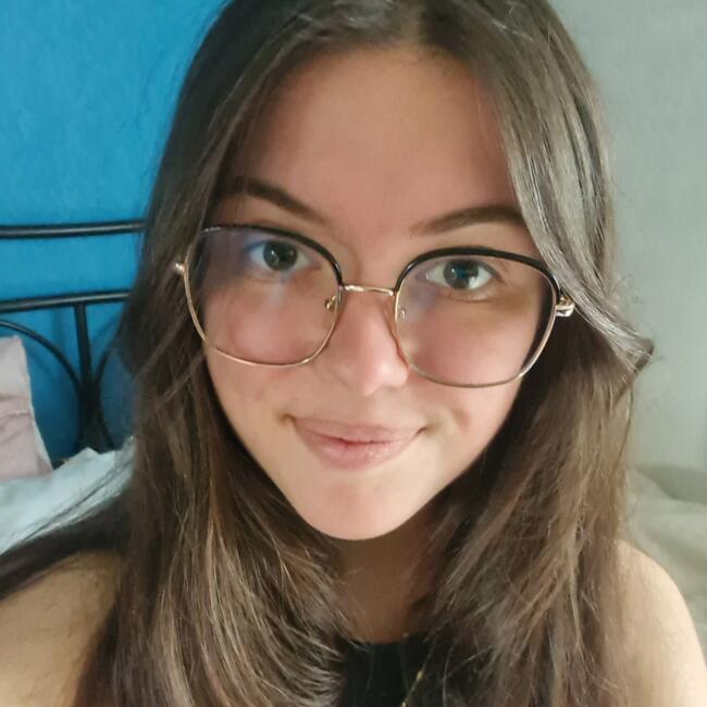 Babysitter in Pessac: Alyssa